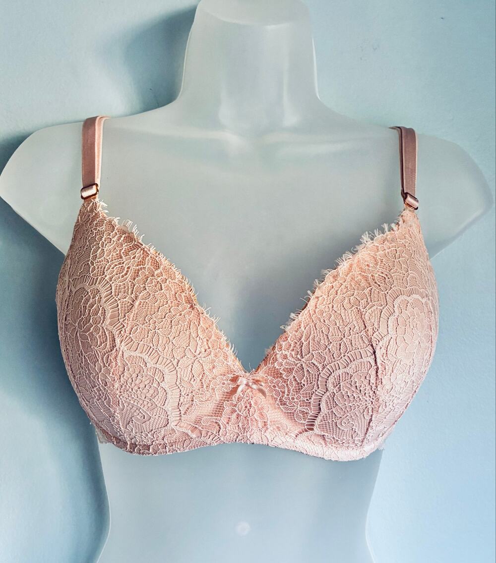 Victoria's Secret Wireless Bra Dream Angels Padded 36C Pink Lace